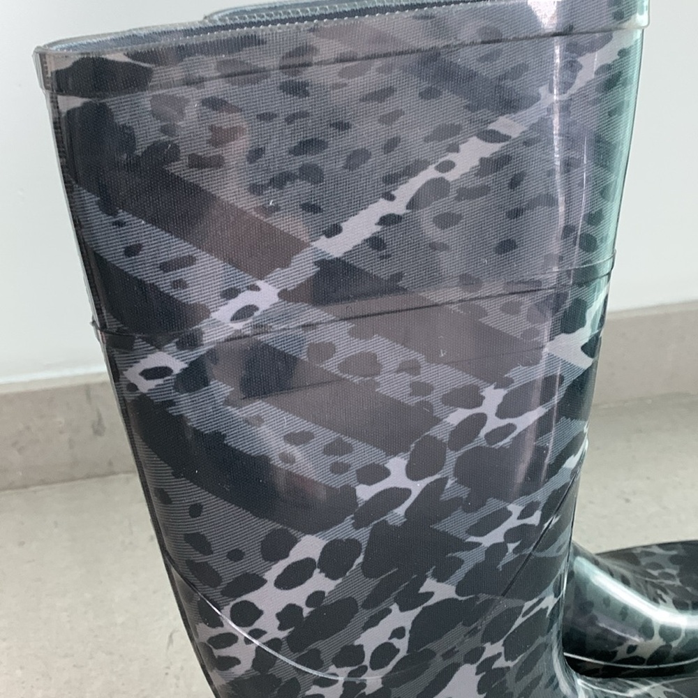 Burberry Women’s Rain Boots - Picture 7 of 10